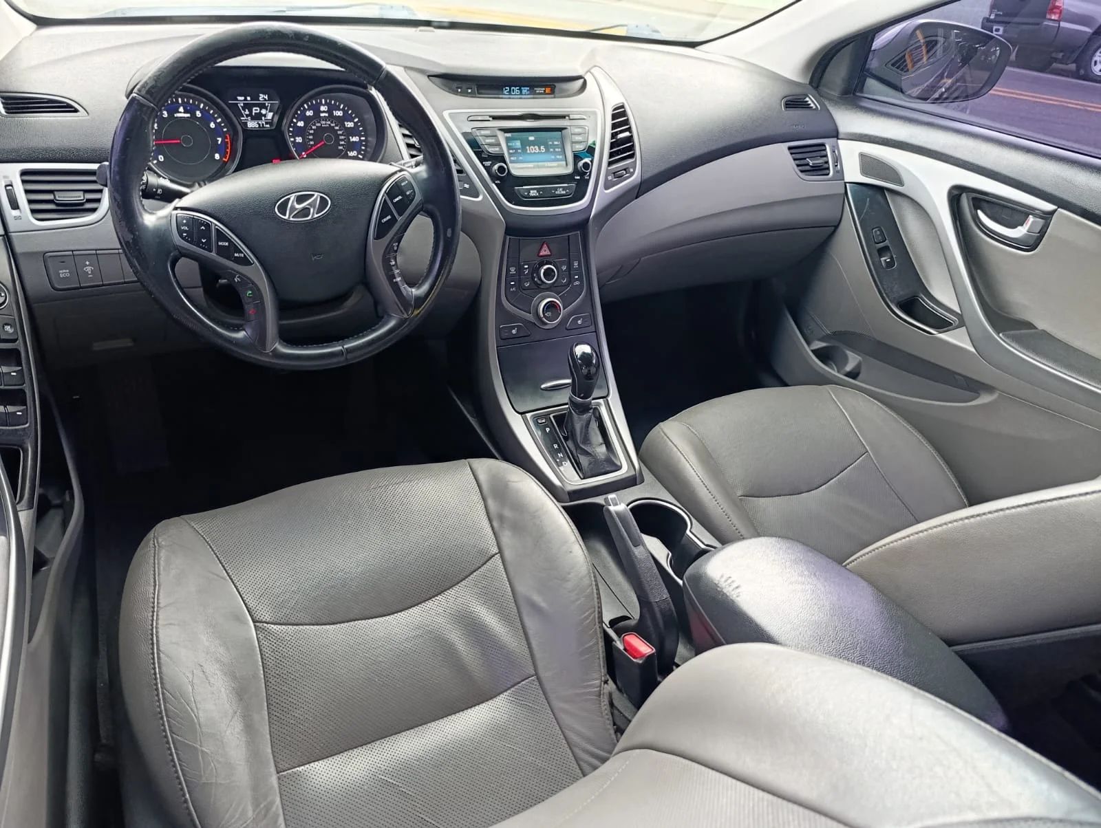 Hyundai Elantra - Image 3