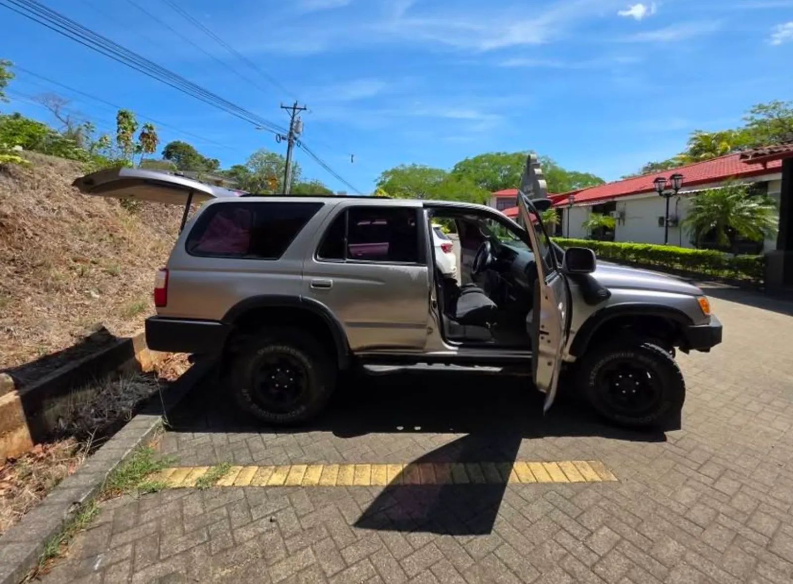 Toyota 4Runner - Image 8