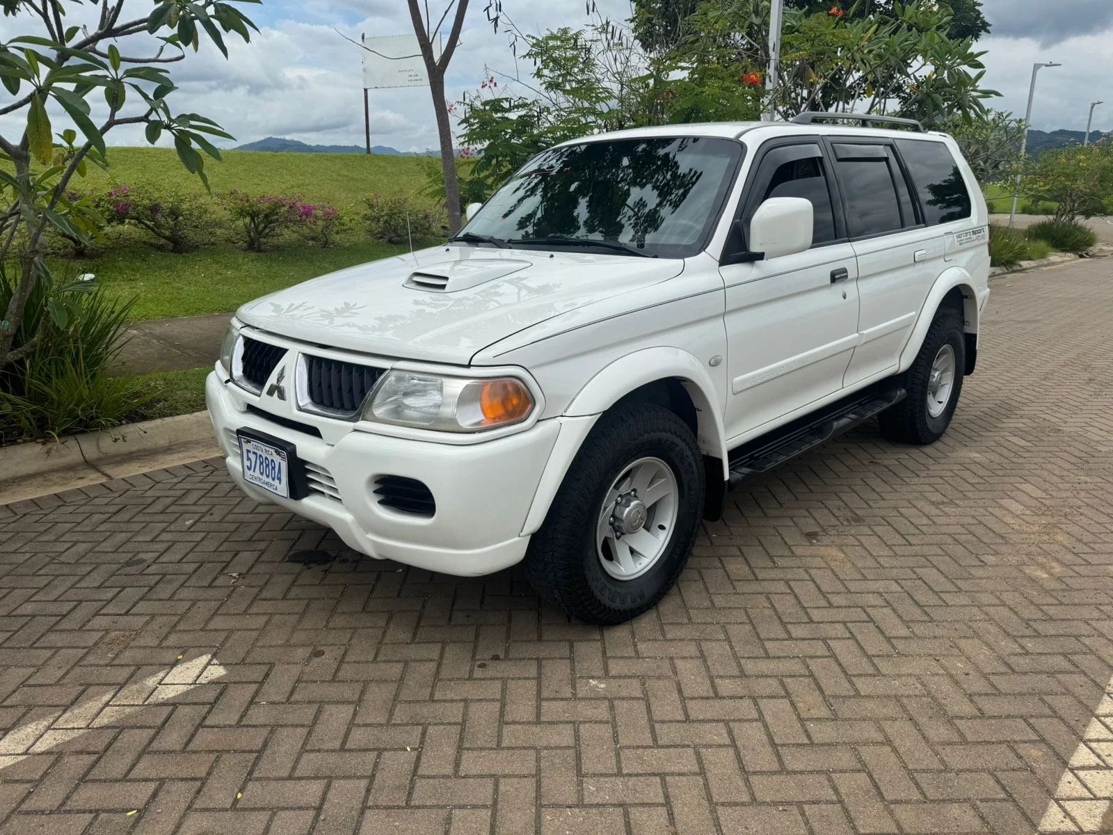 Mitsubishi Montero Sport - Image 1