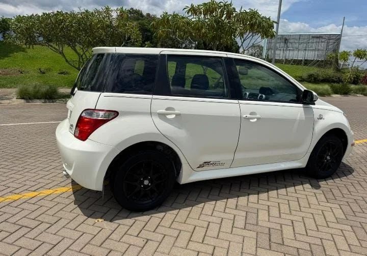 Toyota SCION XA - Image 4