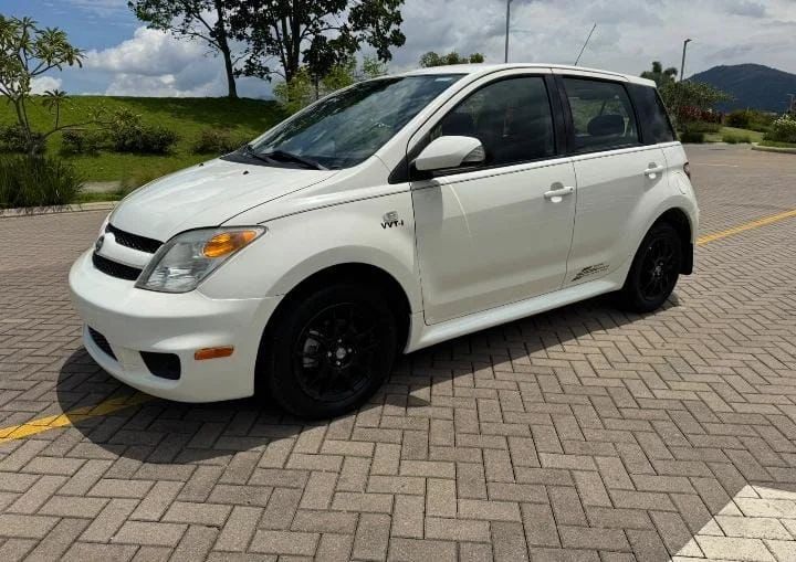 Toyota SCION XA - Image 6