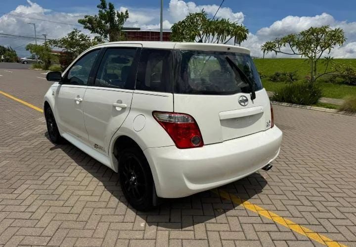 Toyota SCION XA - Image 7