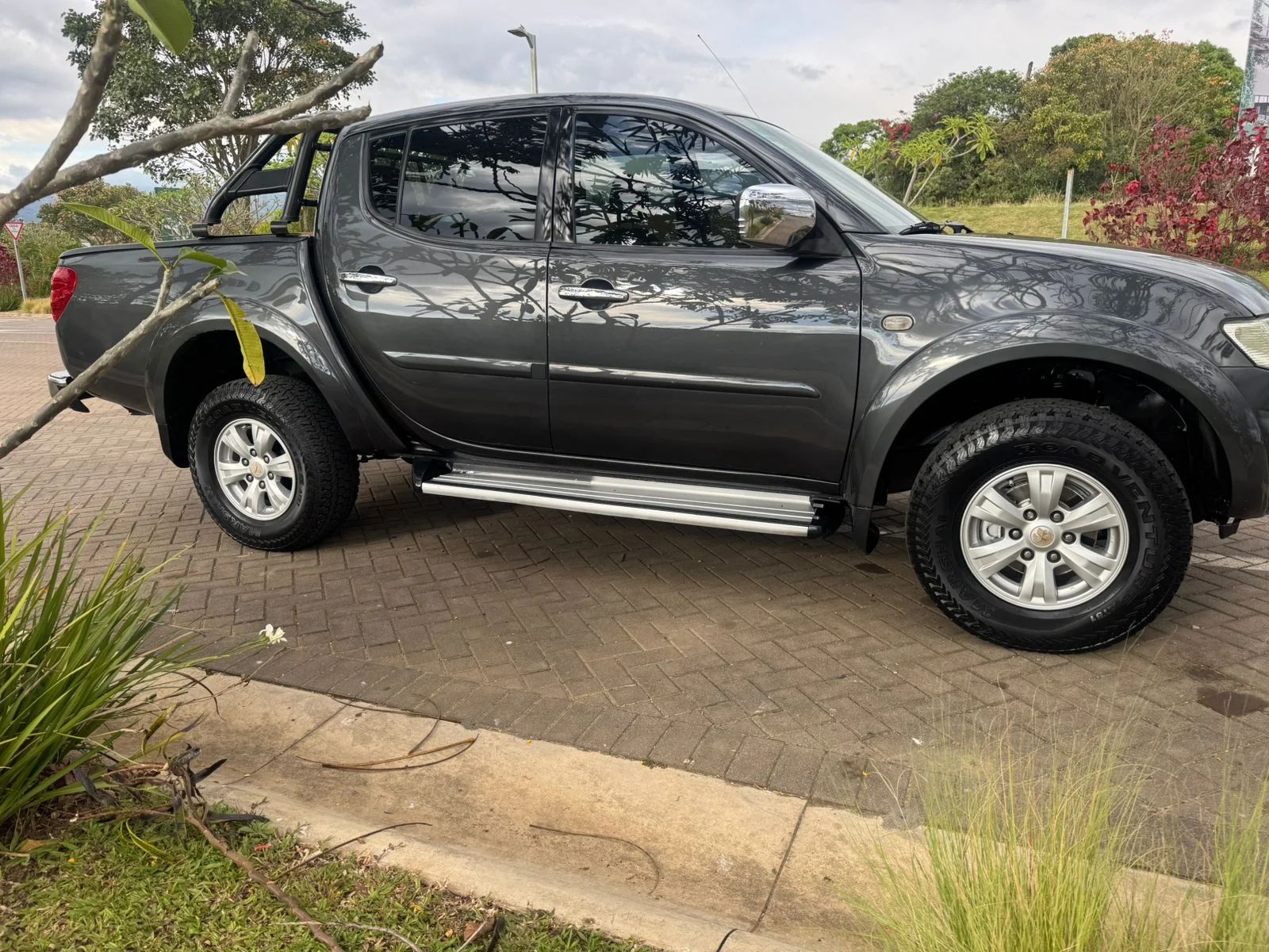 Mitsubishi L200 - Image 1