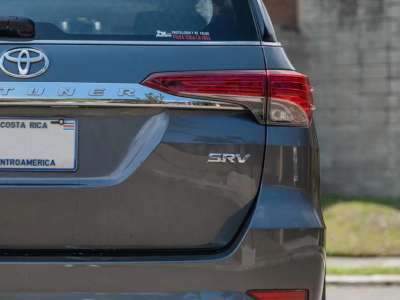 Toyota Fortuner - Image 4