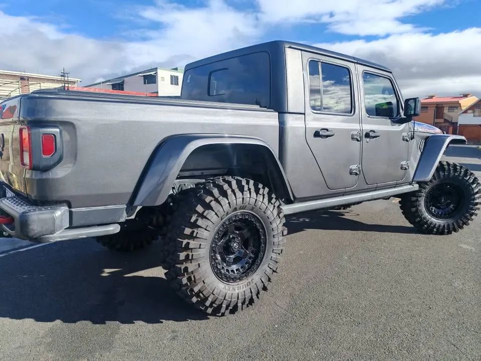 Jeep Wrangler Rubicon Gladiator - Image 3