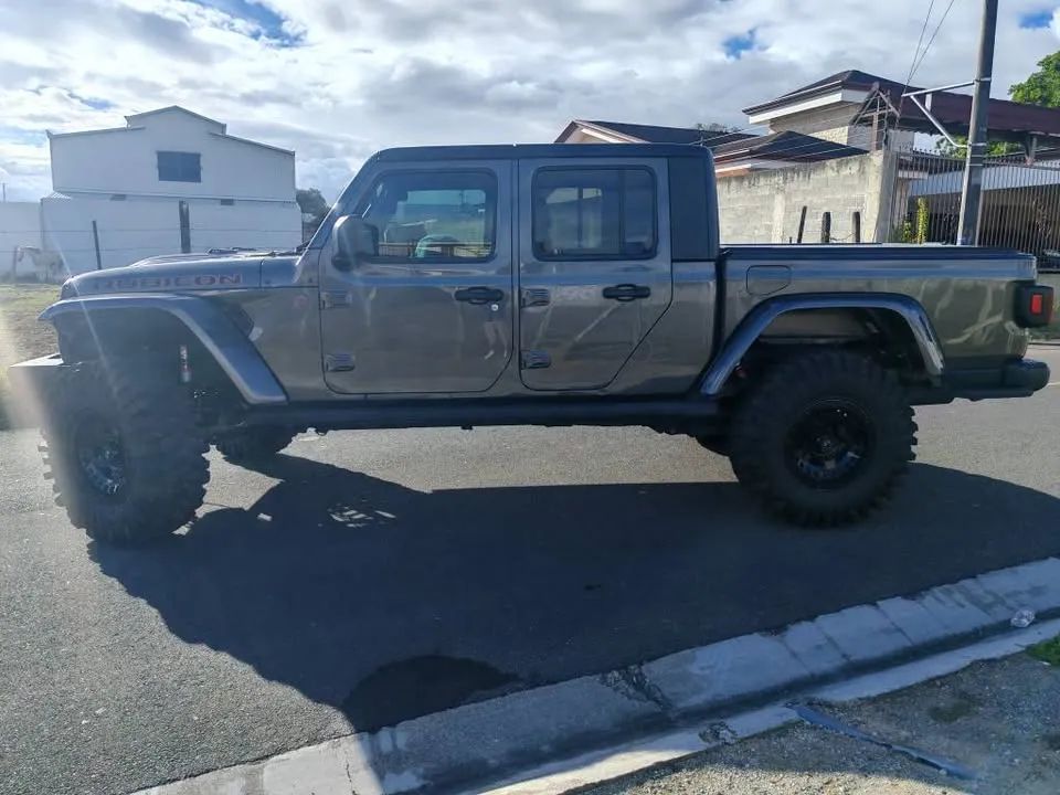 Jeep Wrangler Rubicon Gladiator - Image 4