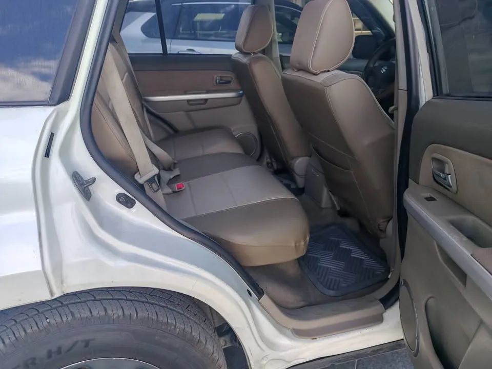 Suzuki Vitara - Image 11