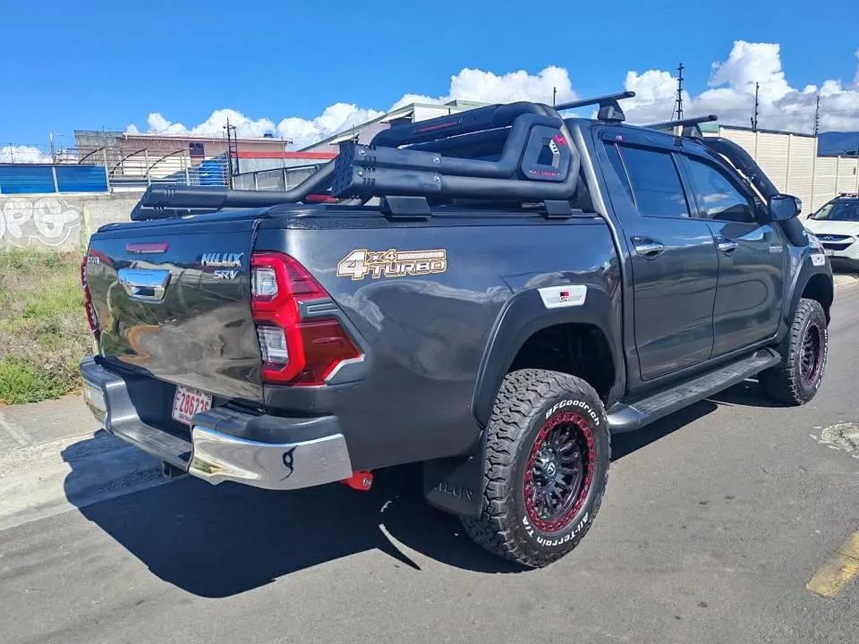 Toyota Hilux - Image 1