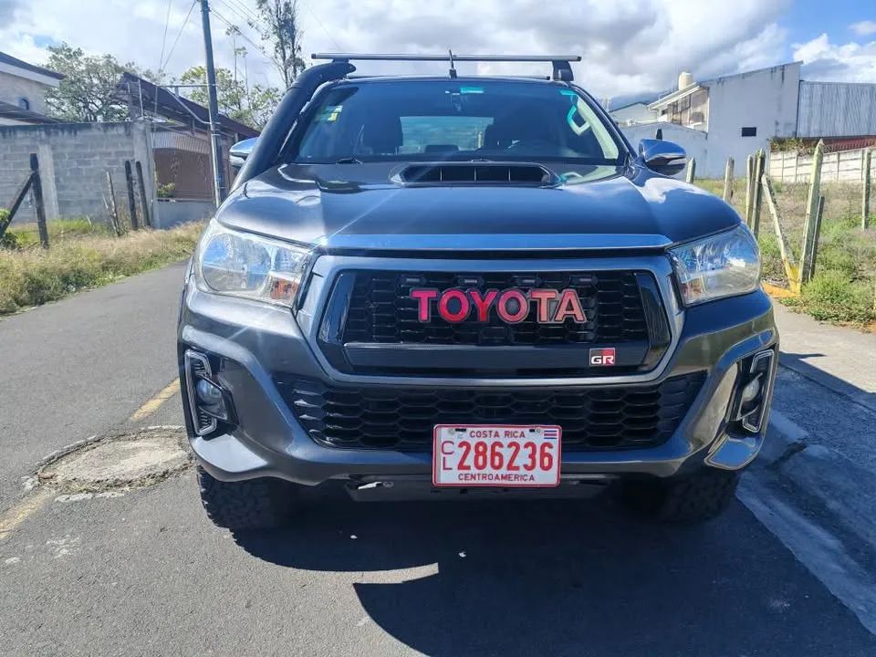 Toyota Hilux - Image 2