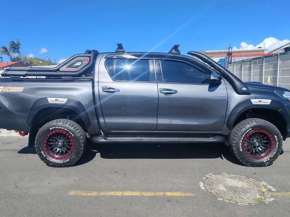 Toyota Hilux - Image 5
