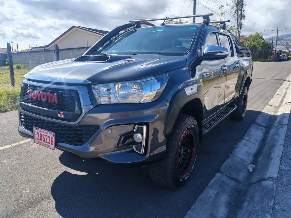 Toyota Hilux - Image 6