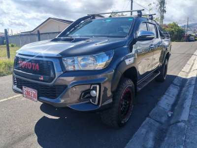 Toyota Hilux - Image 6