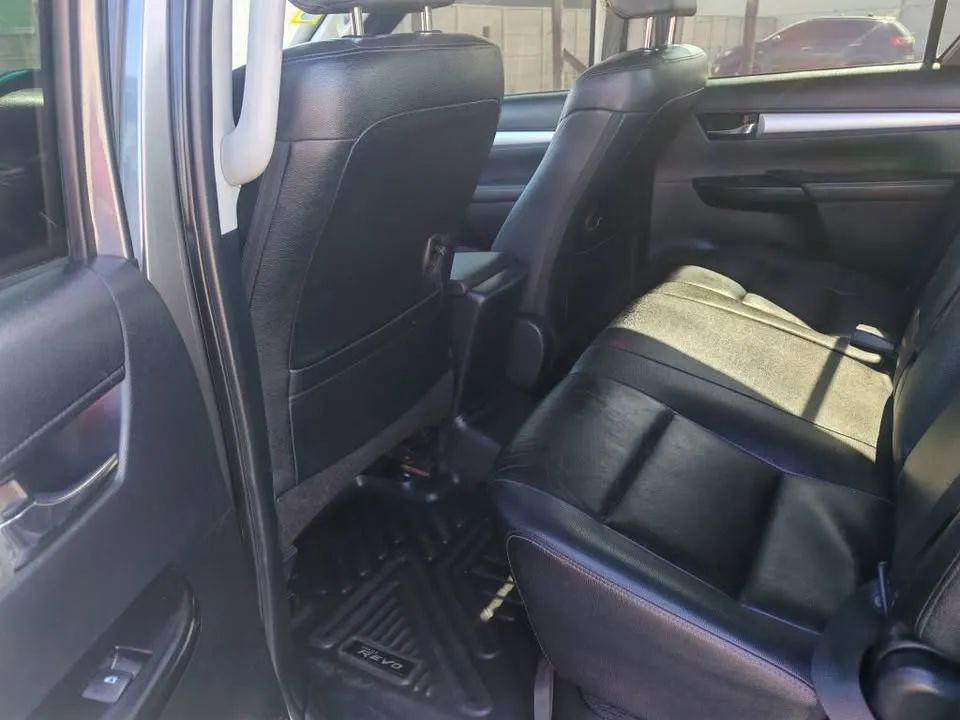 Toyota Hilux - Image 10