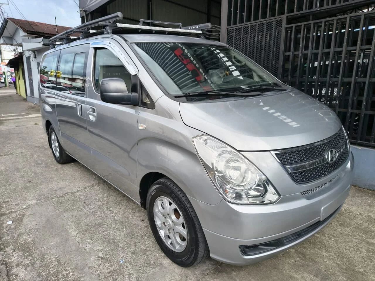 Hyundai Grand Starex - Image 1