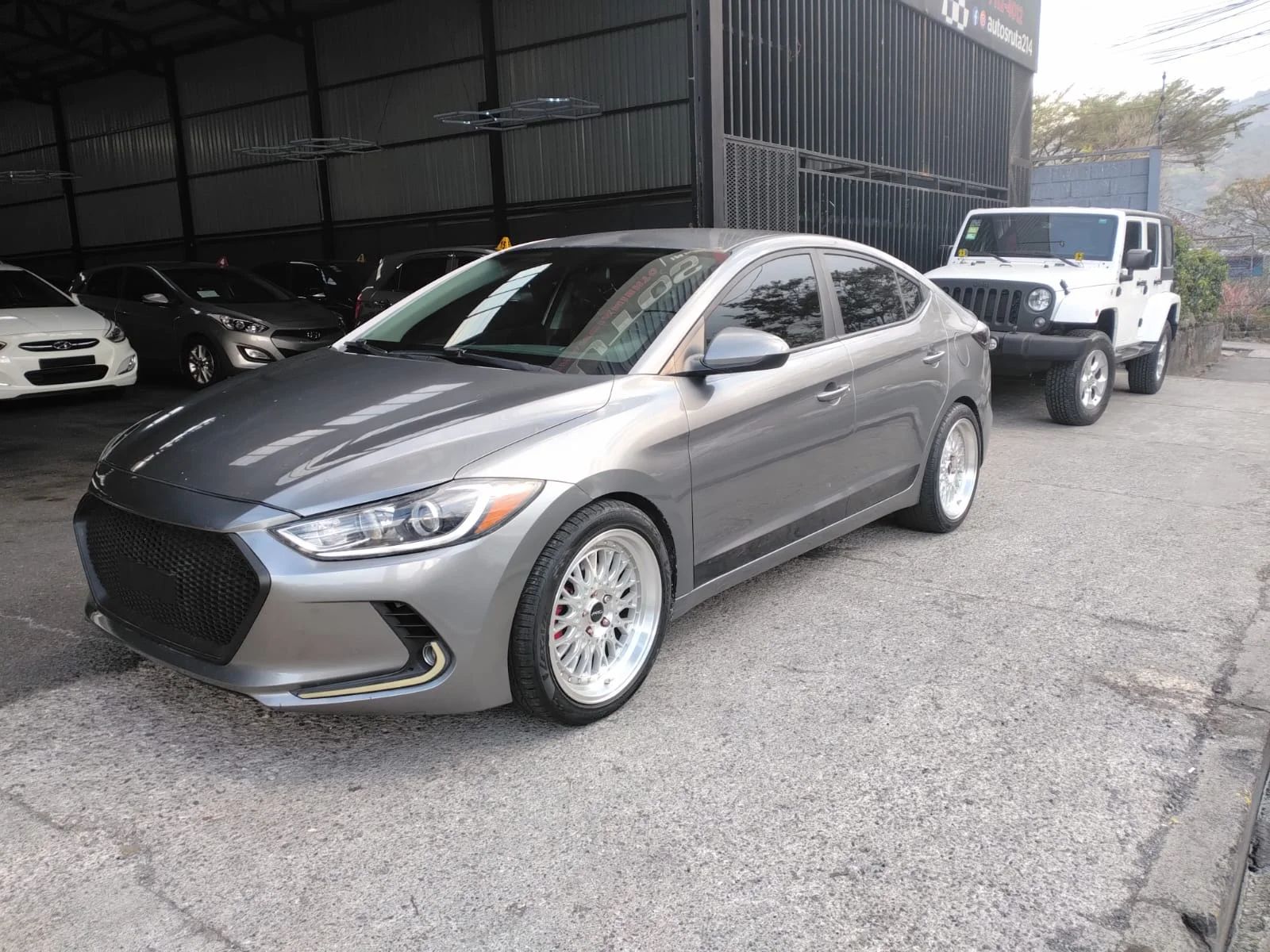 Hyundai Elantra - Image 2