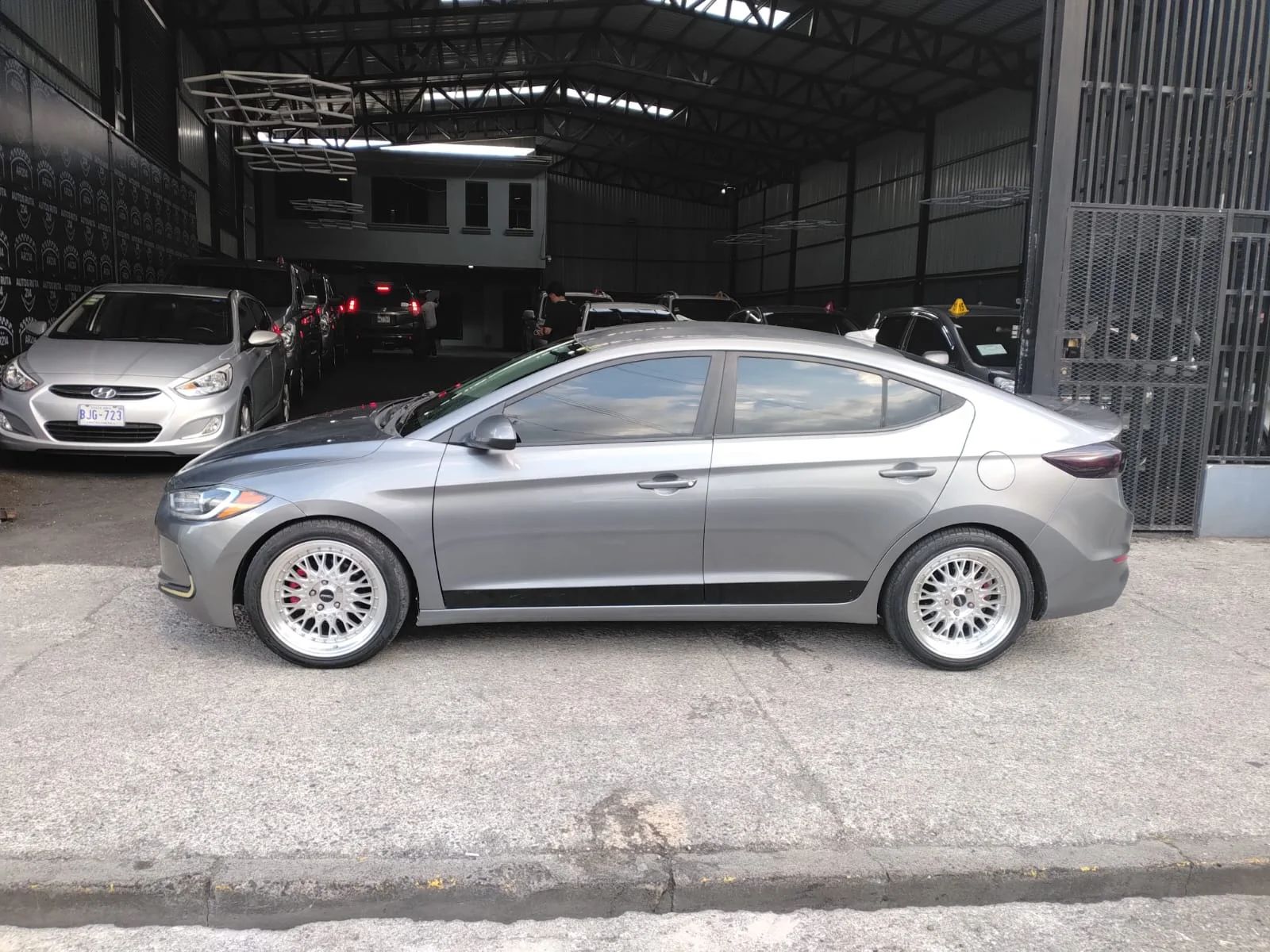 Hyundai Elantra - Image 3