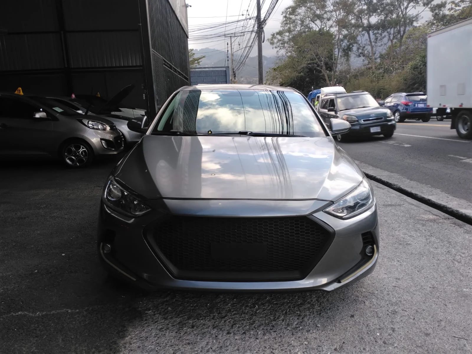 Hyundai Elantra - Image 4