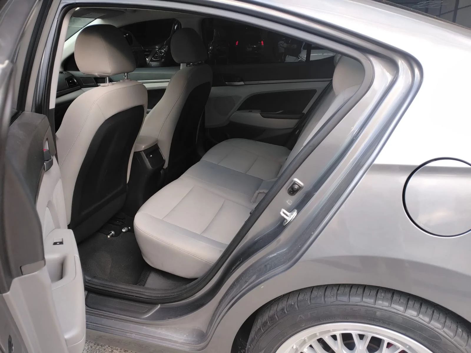 Hyundai Elantra - Image 7