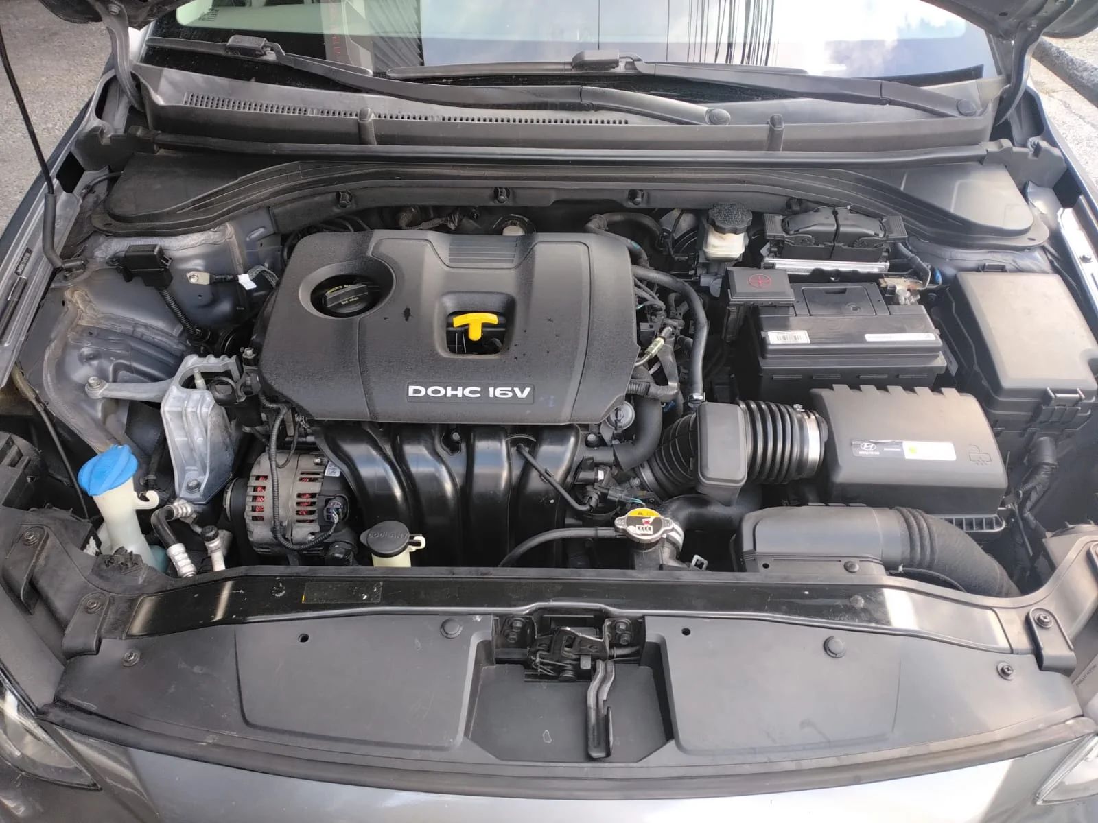 Hyundai Elantra - Image 10