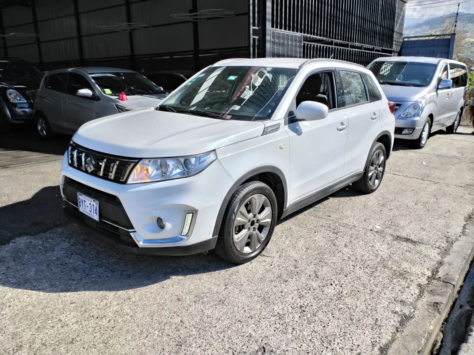 Suzuki Vitara - Image 1