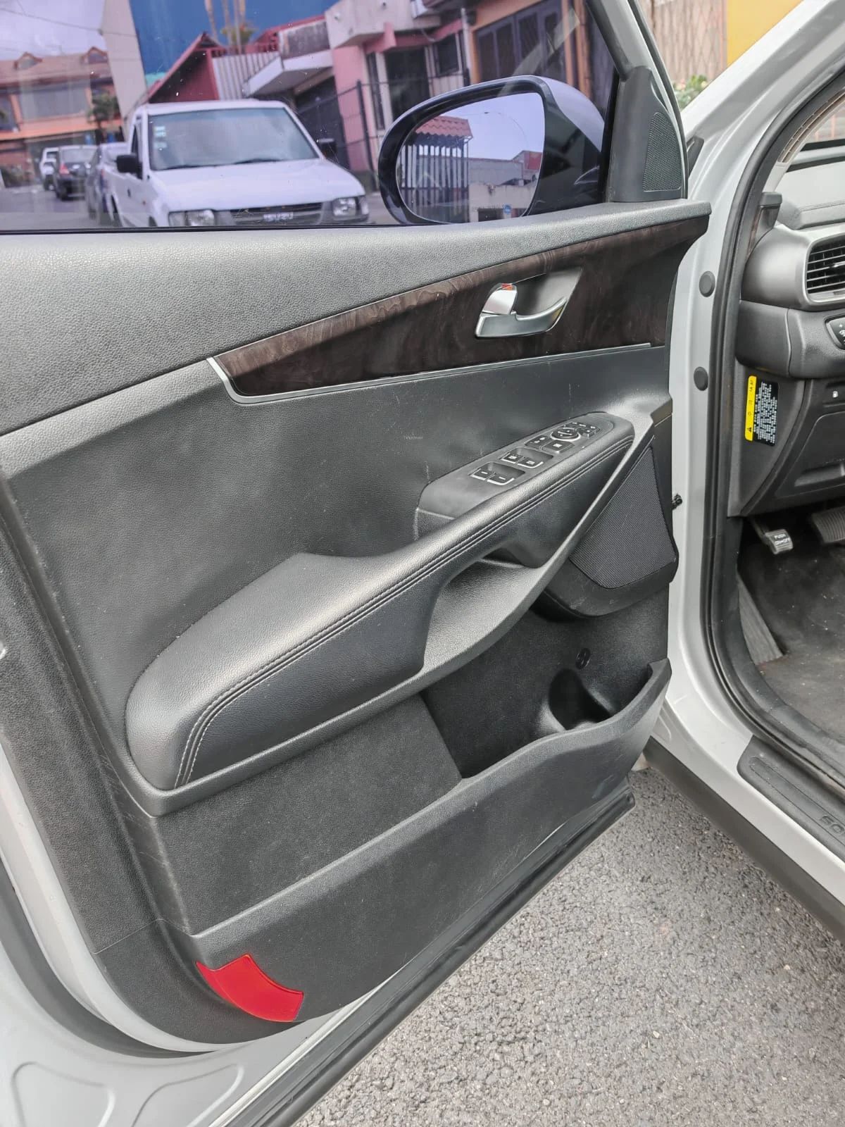 Kia Sorento - Image 8