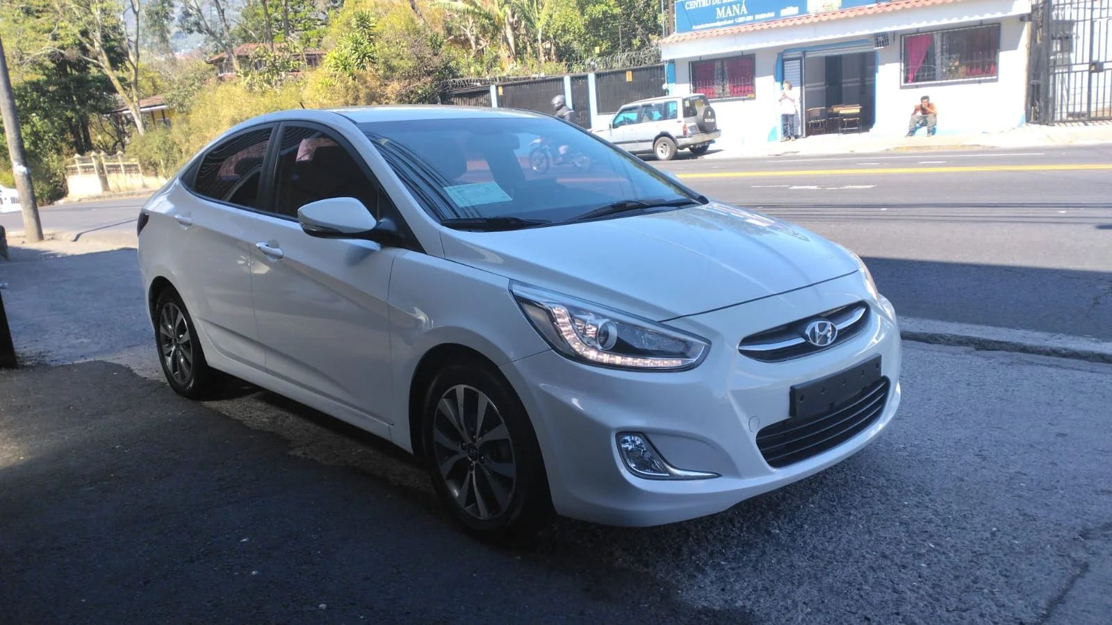 Hyundai Accent - Image 2