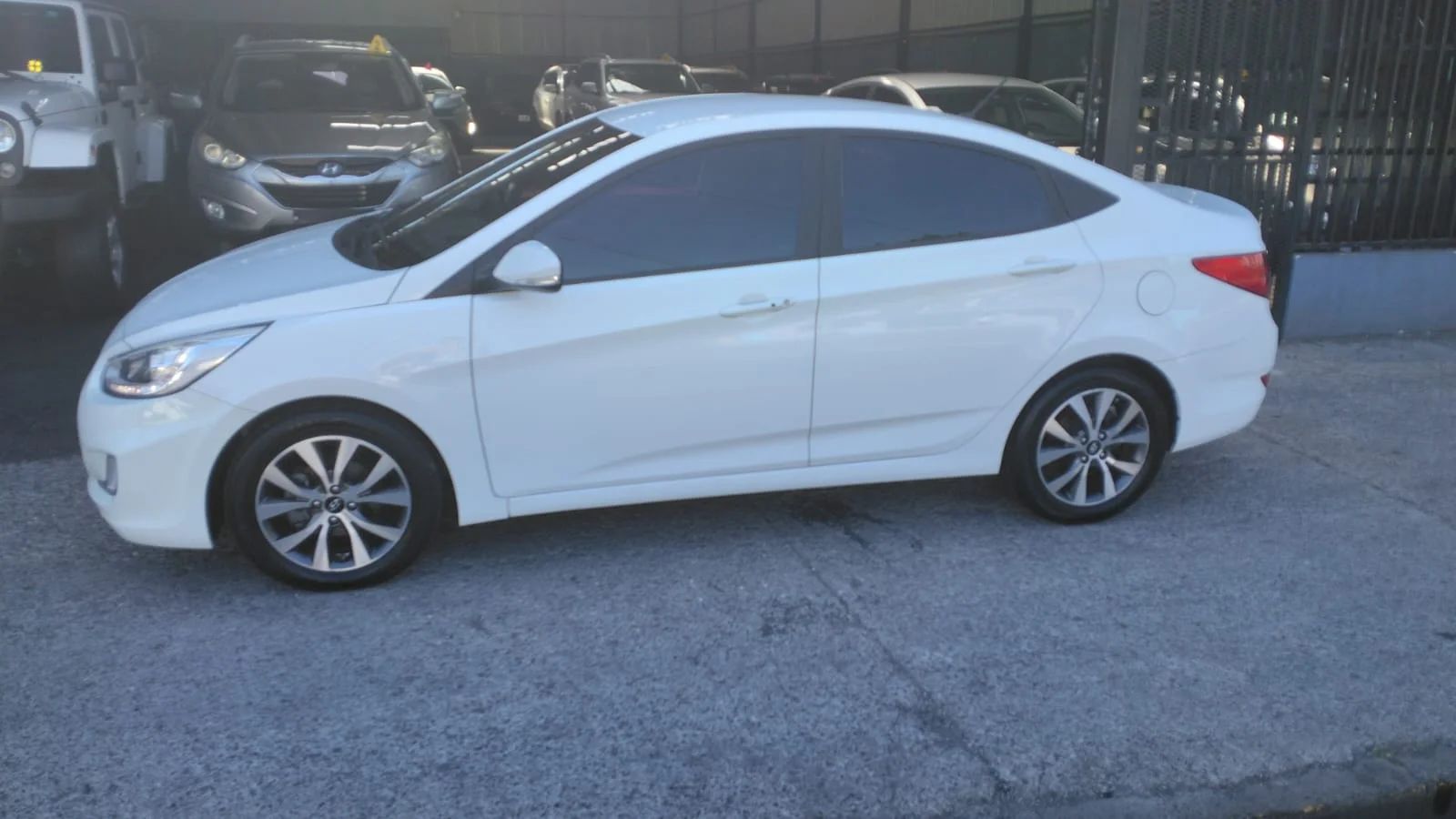 Hyundai Accent - Image 4