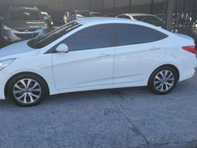 Hyundai Accent - Image 4