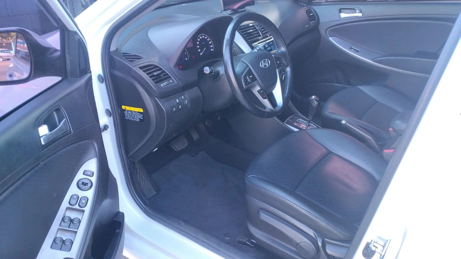 Hyundai Accent - Image 5