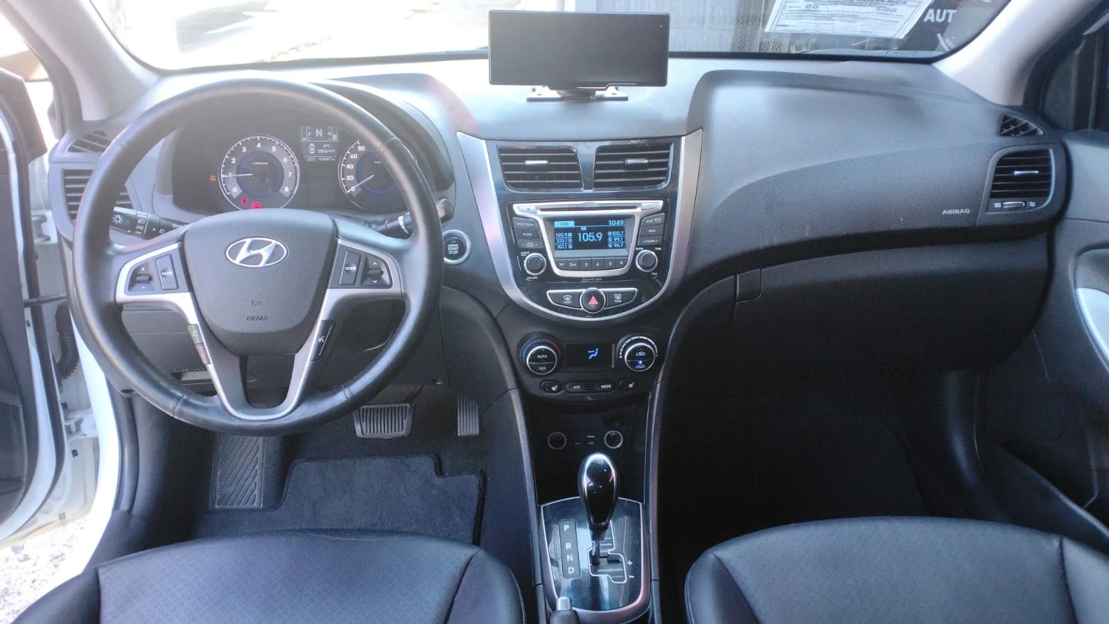 Hyundai Accent - Image 6