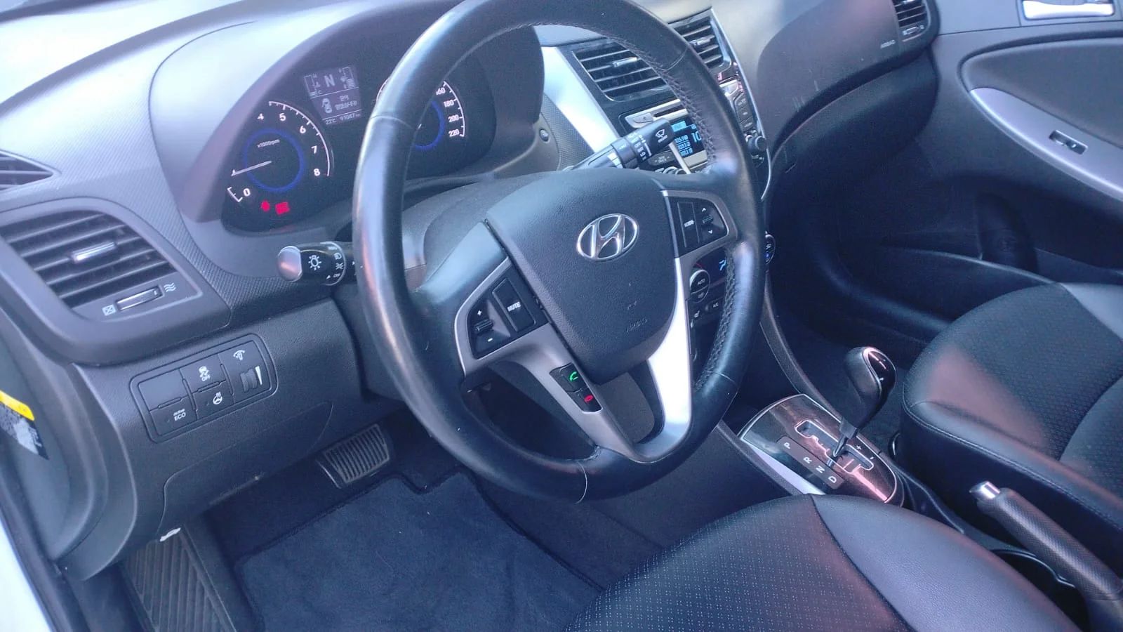 Hyundai Accent - Image 7