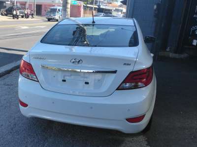 Hyundai Accent - Image 9