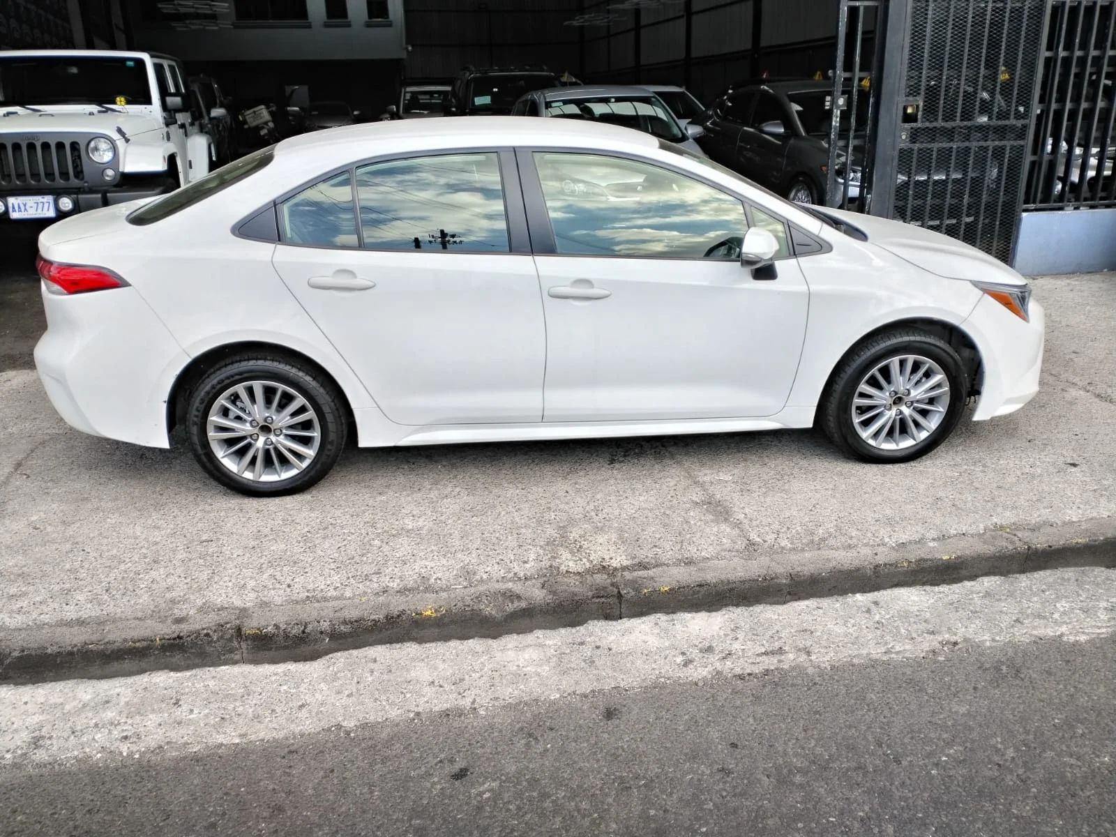 Toyota Corolla - Image 7