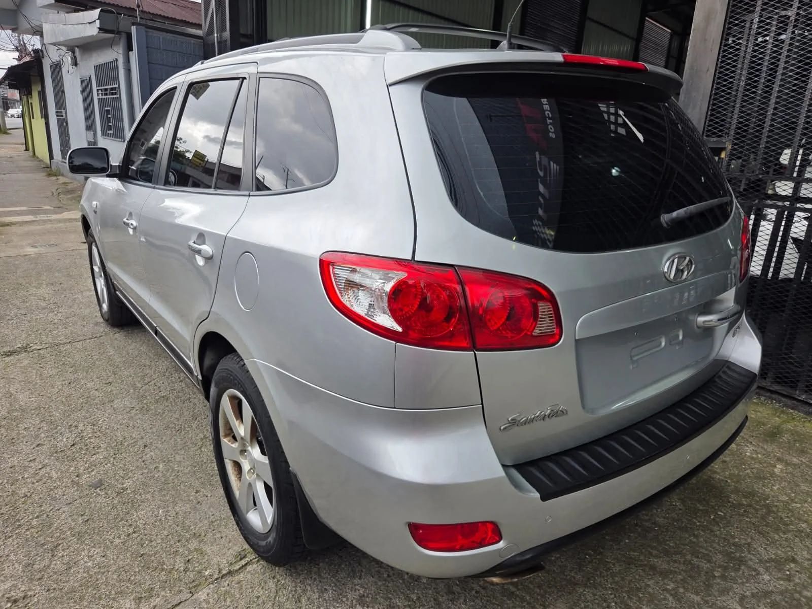 Hyundai Santa Fe - Image 8