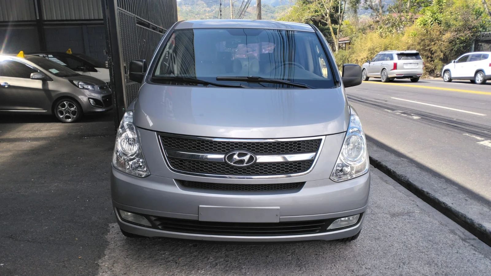 Hyundai Grand Starex - Image 1