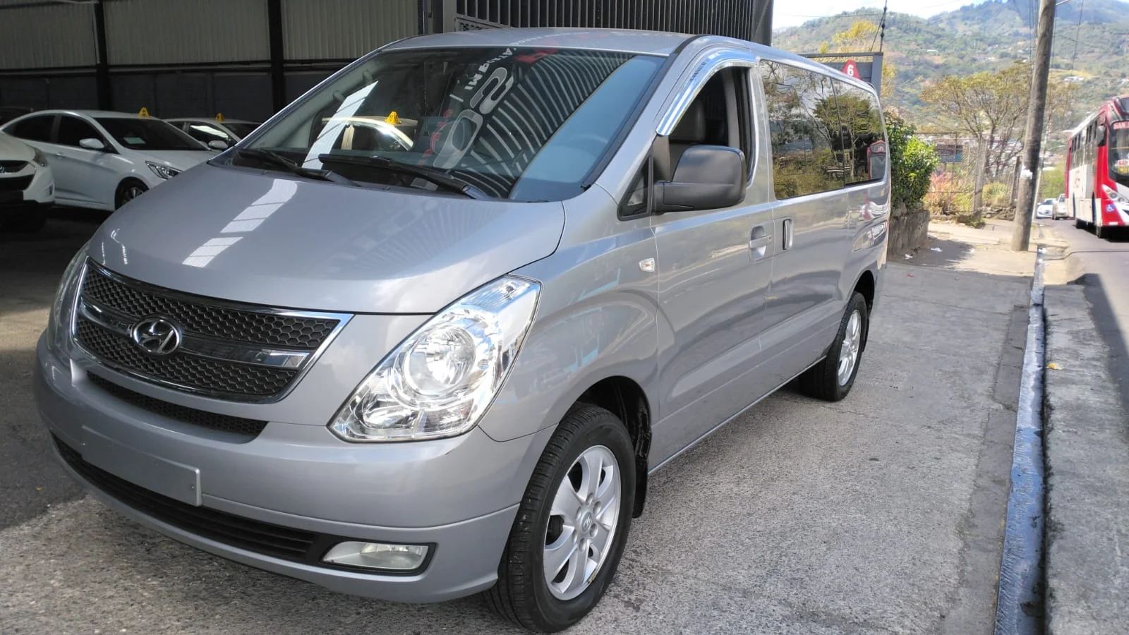 Hyundai Grand Starex - Image 2
