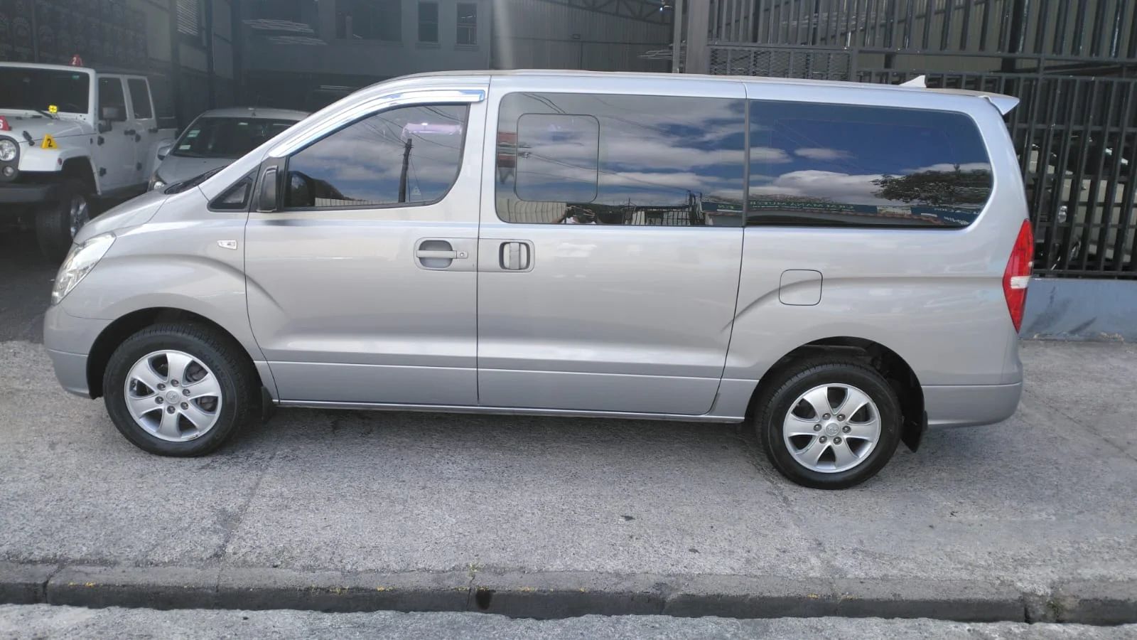 Hyundai Grand Starex - Image 3