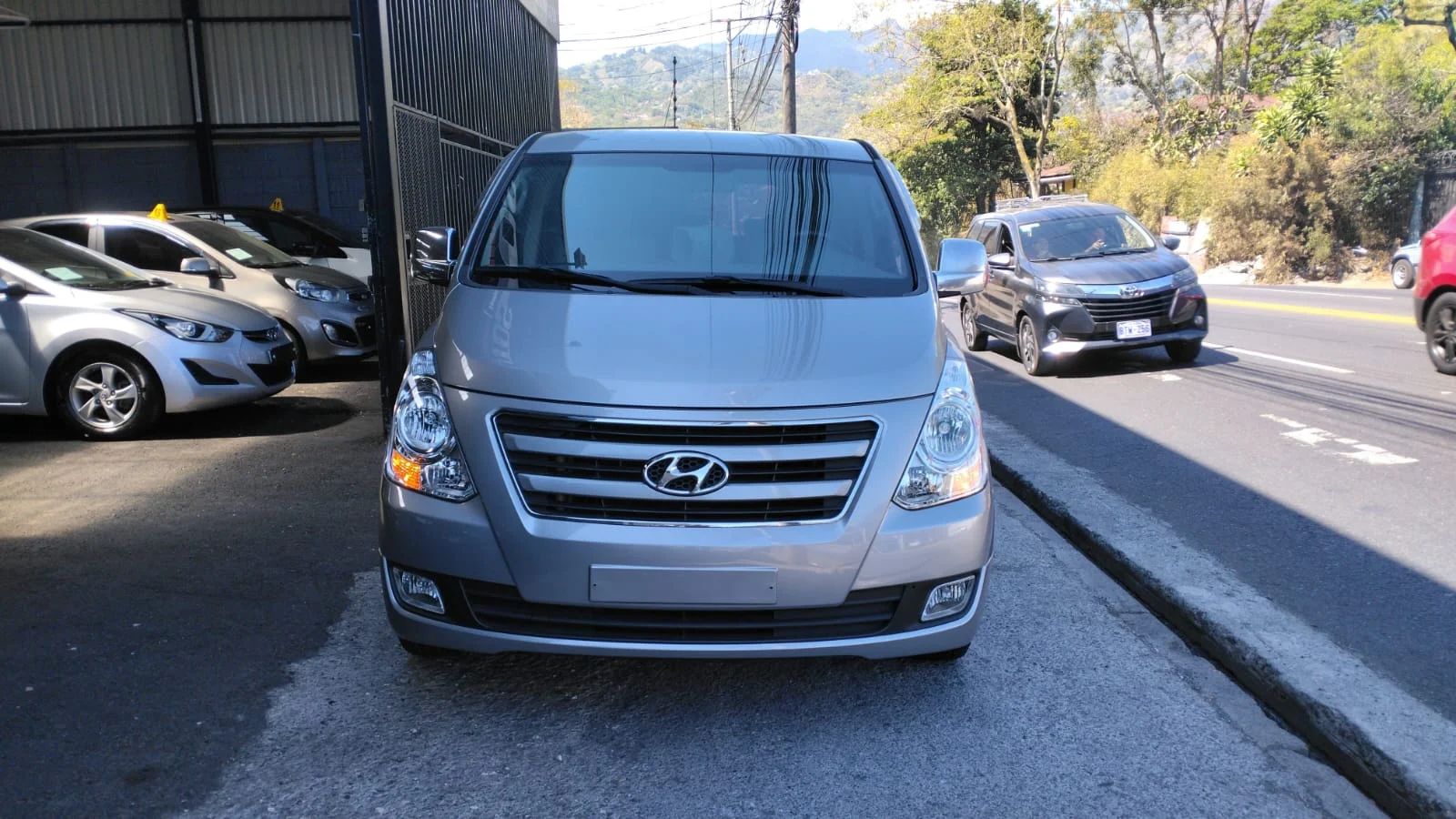 Hyundai Grand Starex - Image 1