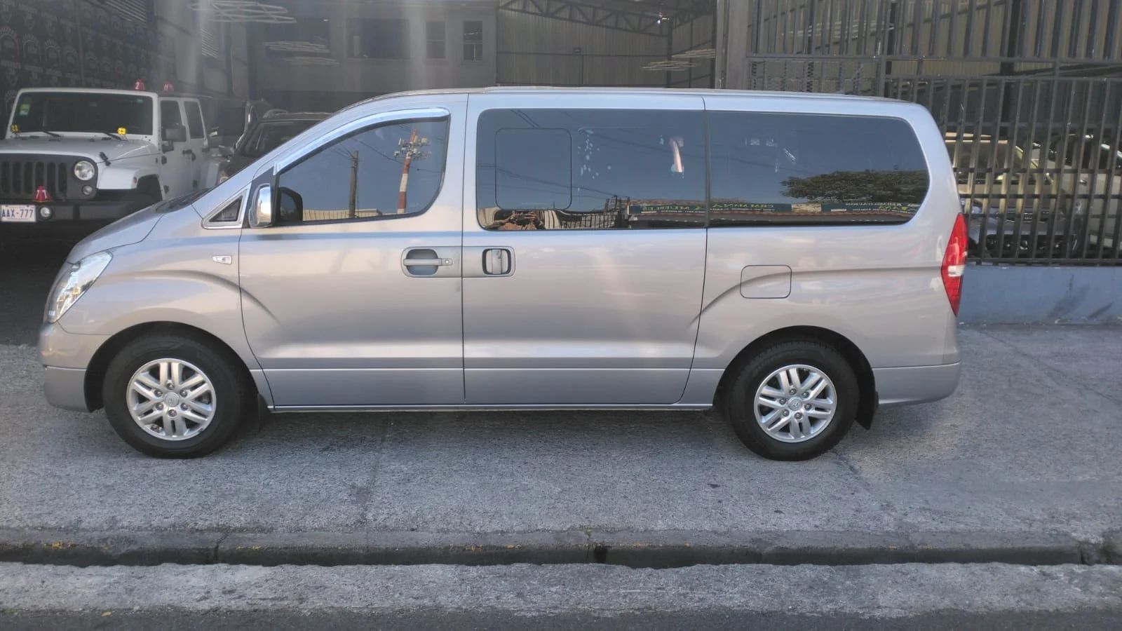 Hyundai Grand Starex - Image 3
