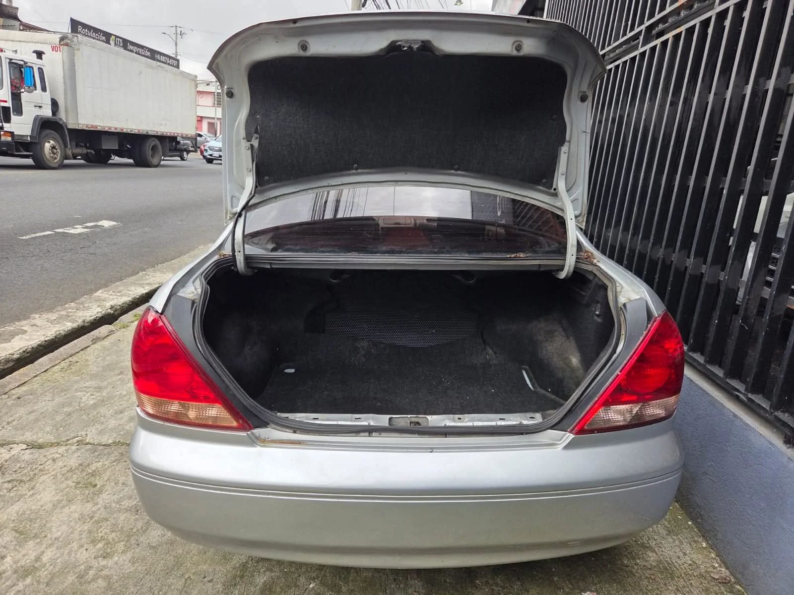 Nissan Almera - Image 9