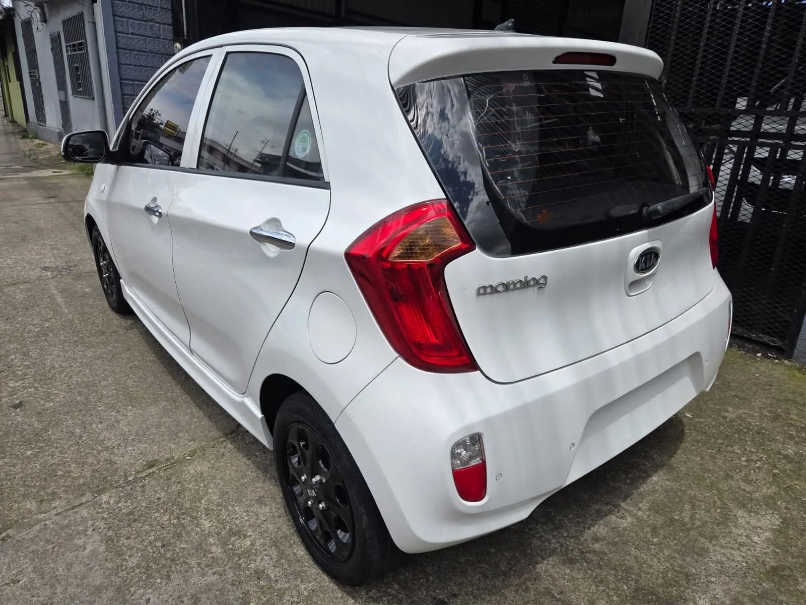 Kia Morning - Image 7