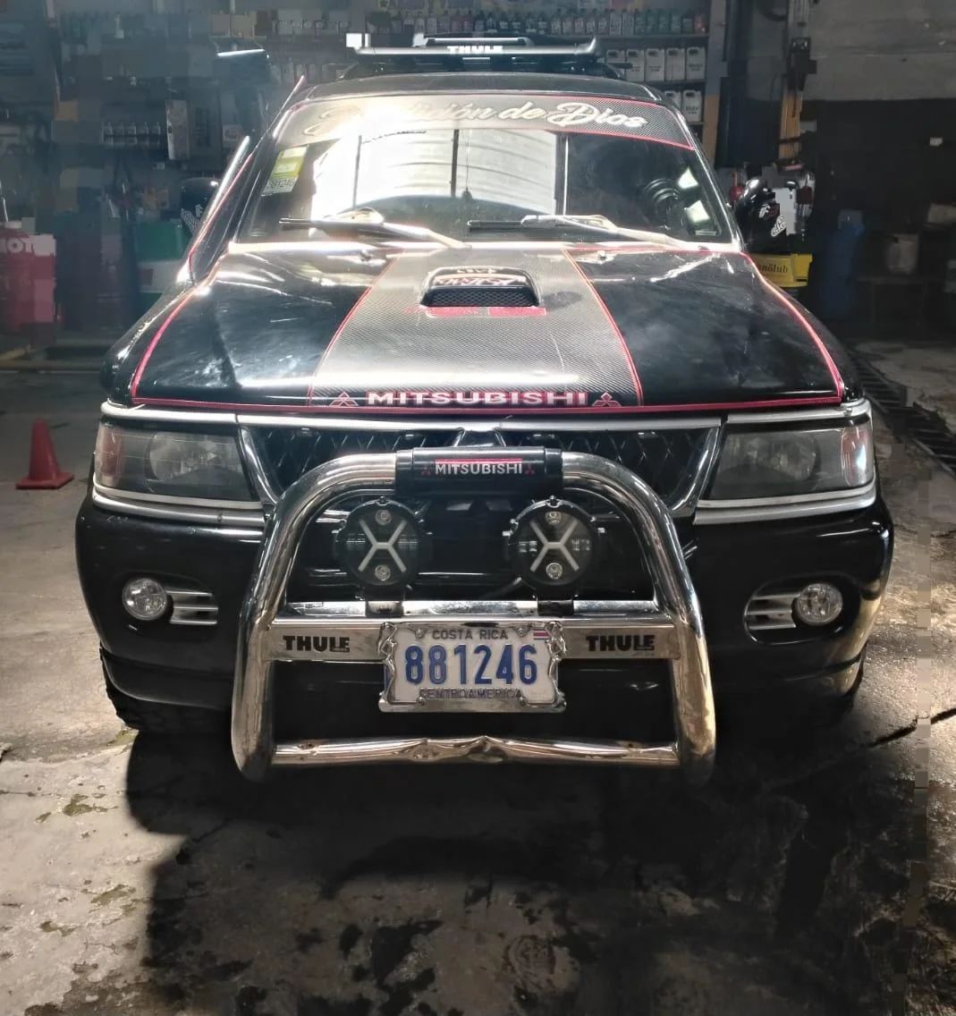 Mitsubishi Montero - Image 1