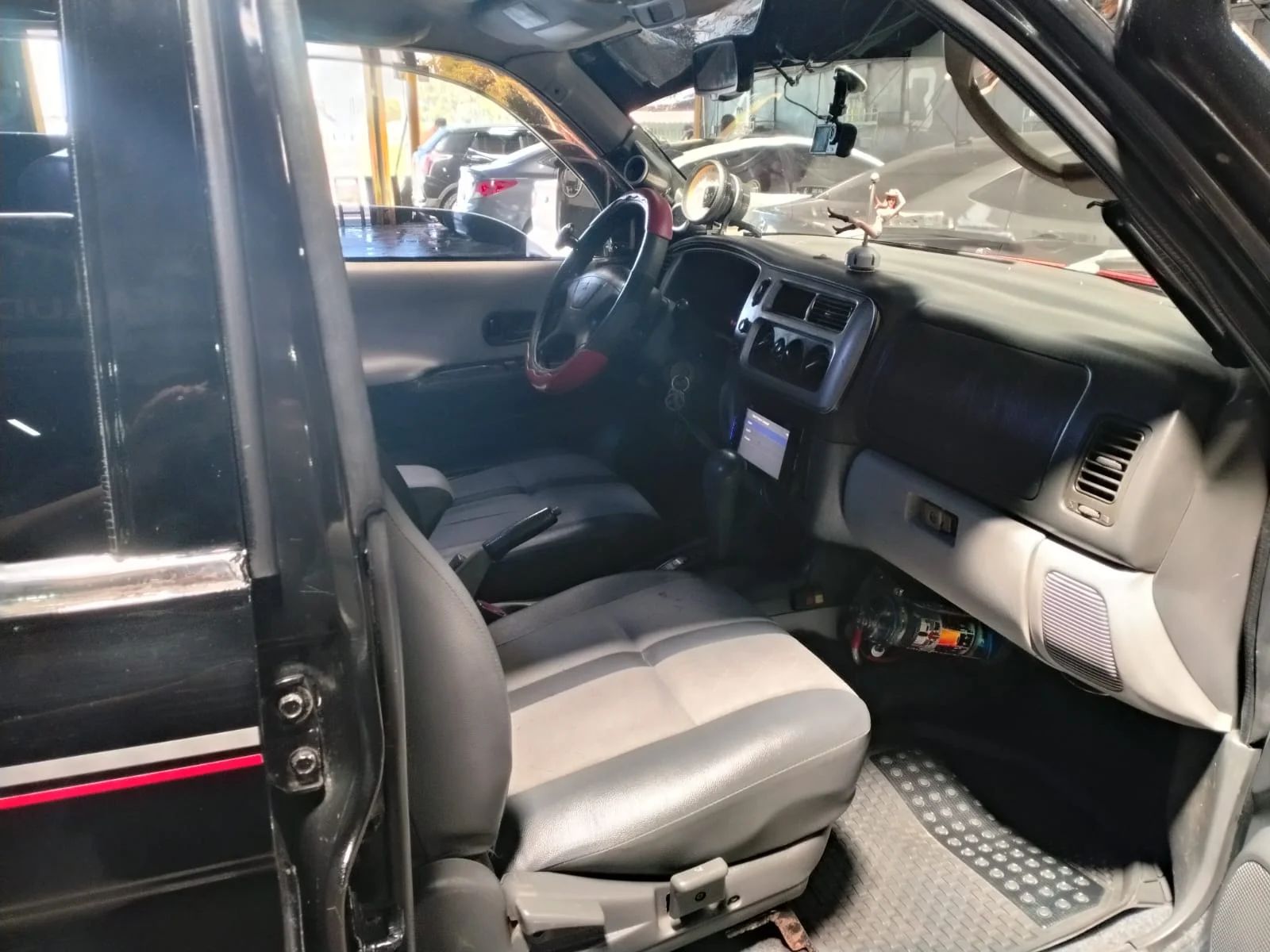 Mitsubishi Montero - Image 4