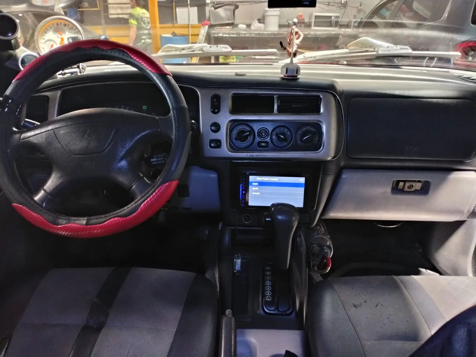 Mitsubishi Montero - Image 5