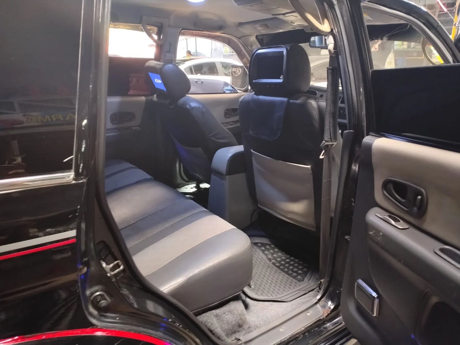 Mitsubishi Montero - Image 6