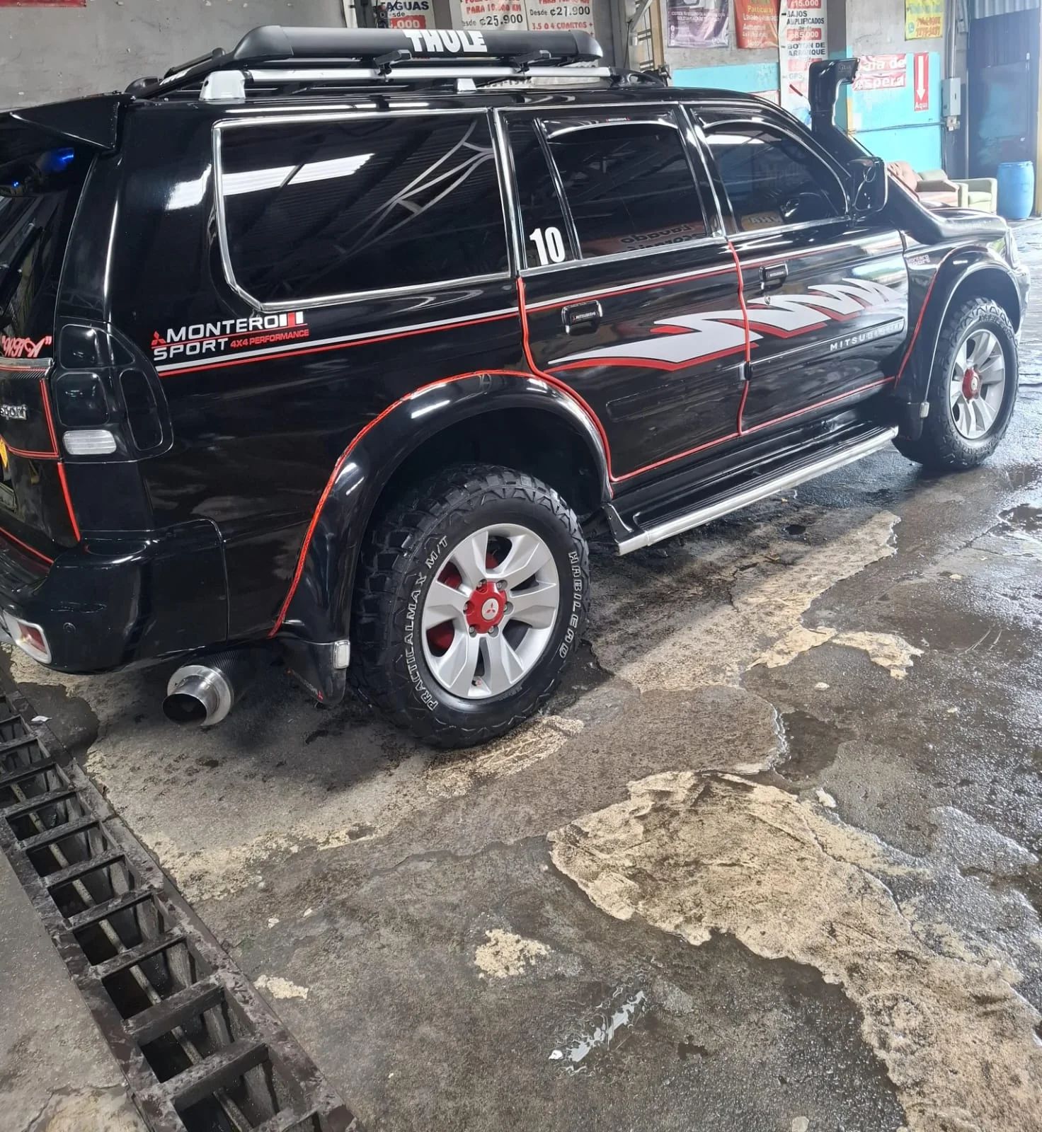 Mitsubishi Montero - Image 7