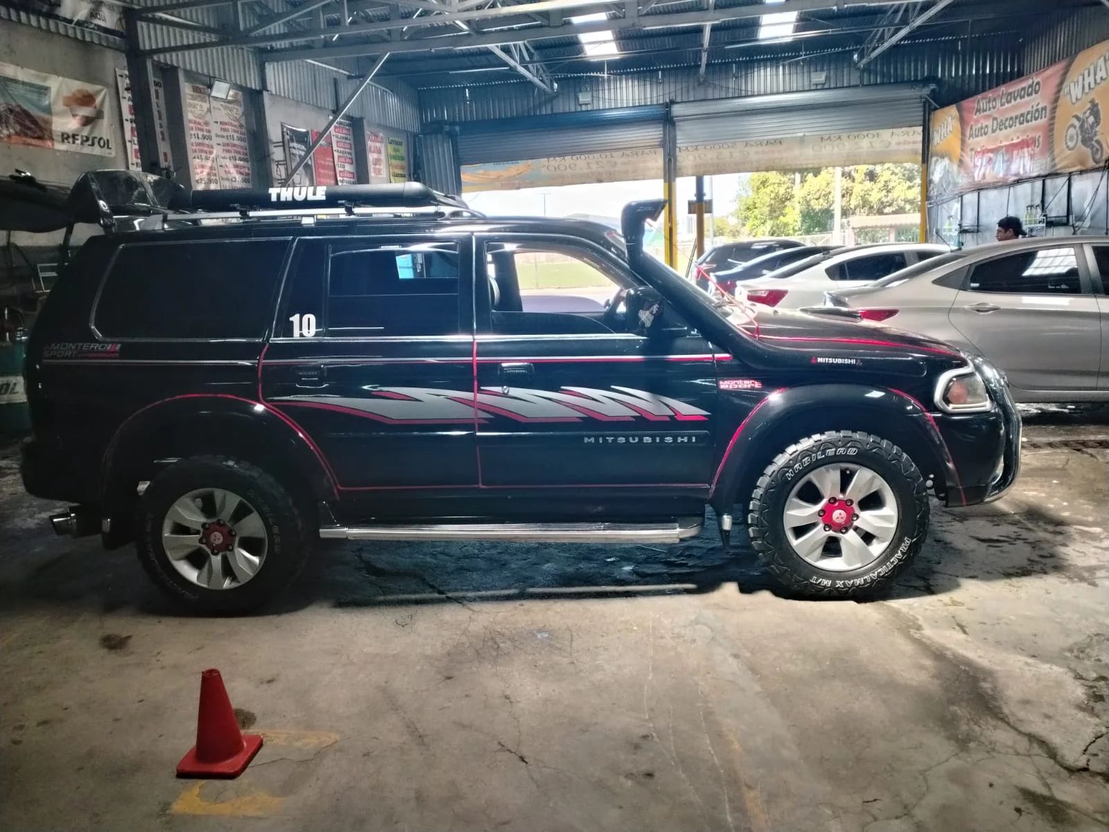 Mitsubishi Montero - Image 8