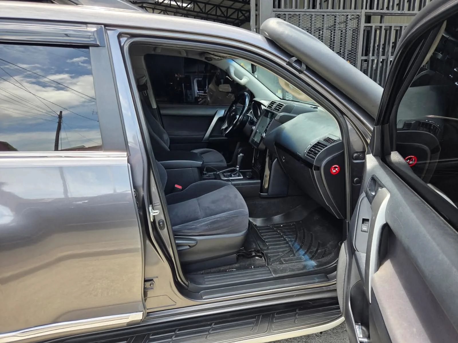Toyota Land Cruiser Prado - Image 7