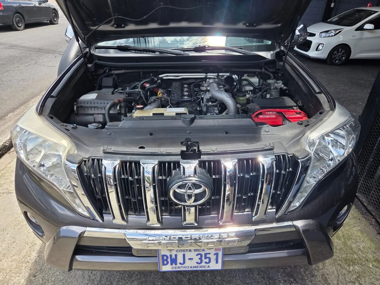 Toyota Land Cruiser Prado - Image 8