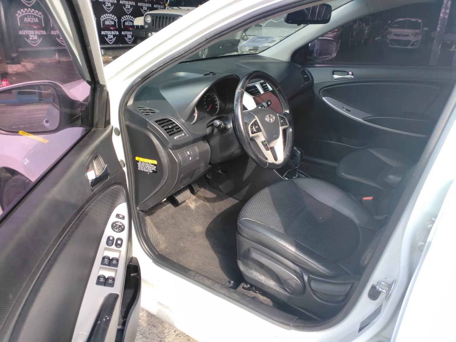 Hyundai Accent - Image 4